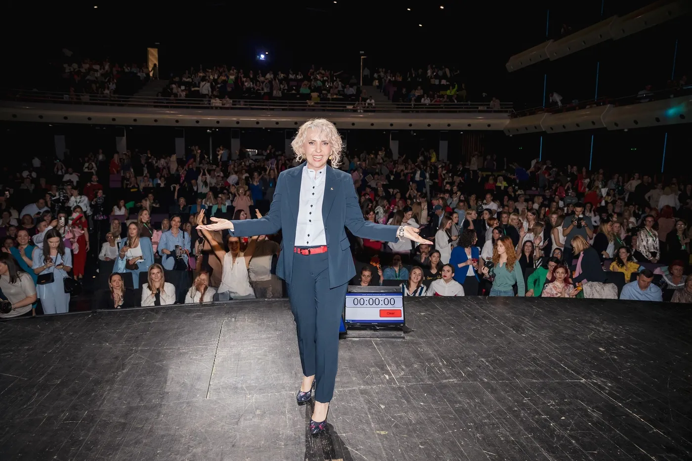 Anita Falamić drži predavanje pred publikom